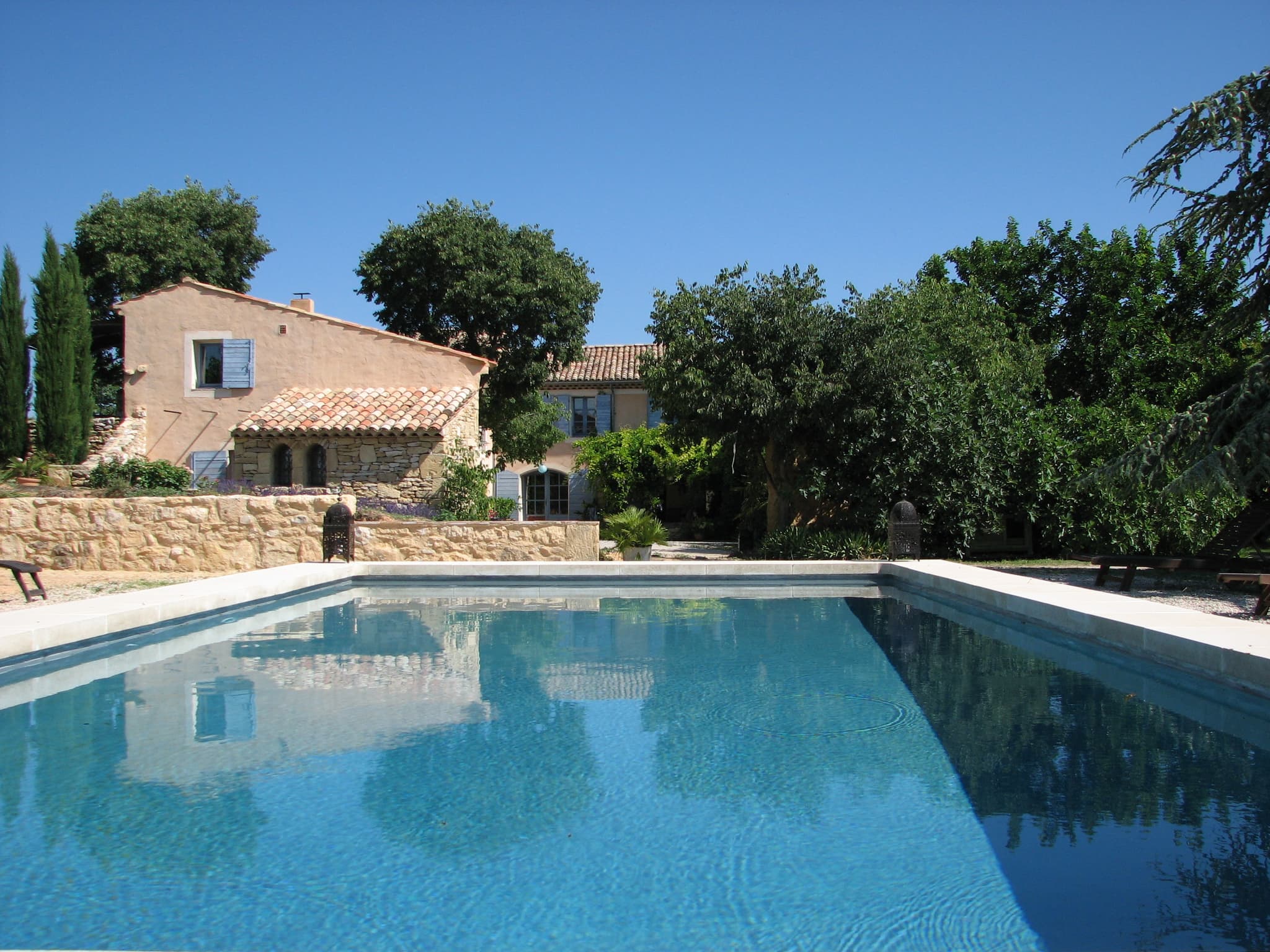 Piscine vue sur Mas des Oliviers