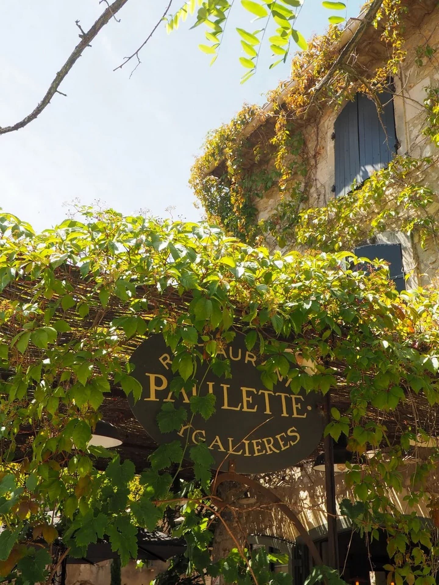Restaurant Paulette Eygalières enseigne