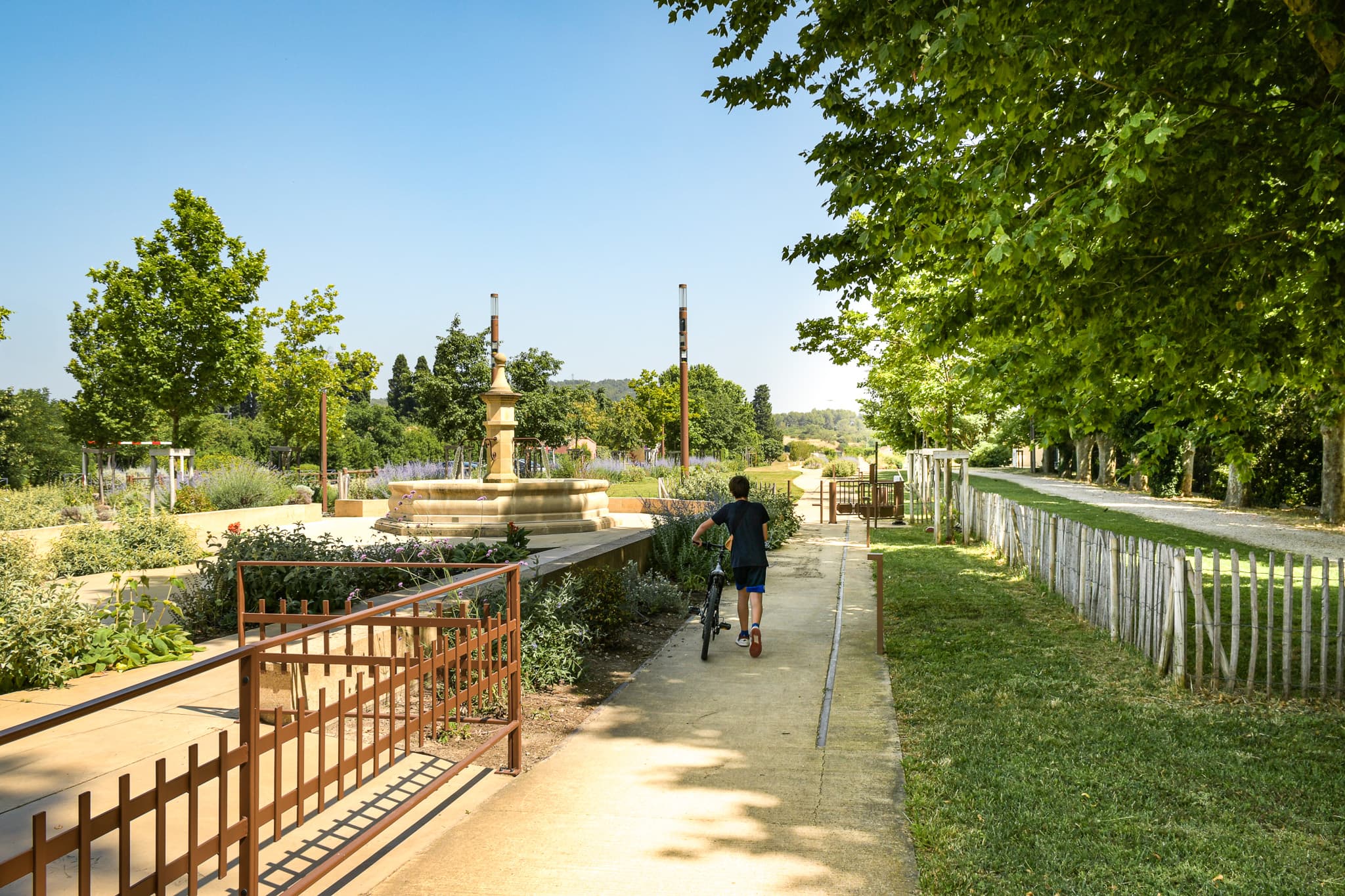 Esplanade de la Gare_Plan-d'Orgon