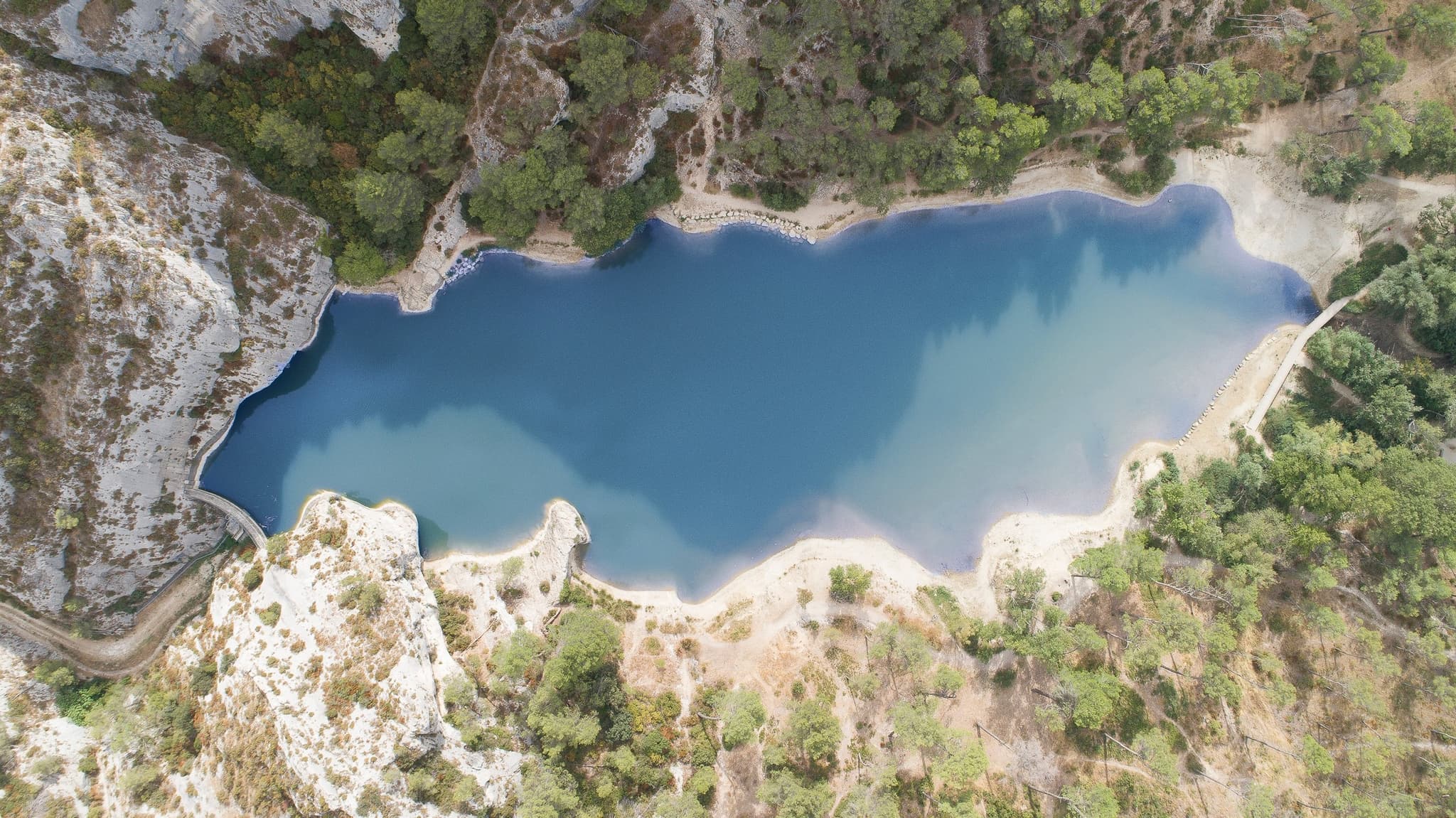 Lac du Peiroou à Saint-Rémy-de-Provence vue du ciel