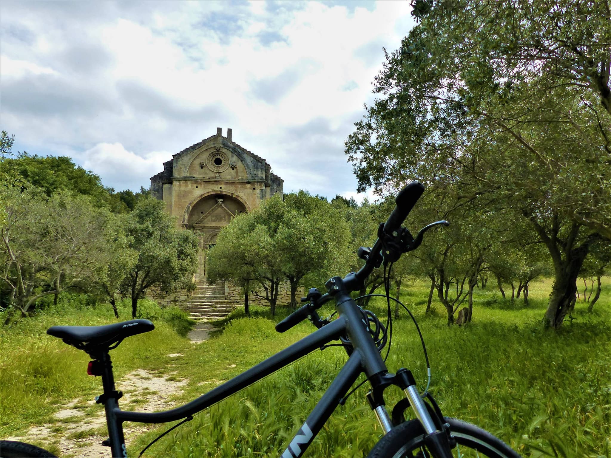 SAINT-RÉMY-DE-PROVENCE - À vélo, les Alpilles par le Val d'Enfer