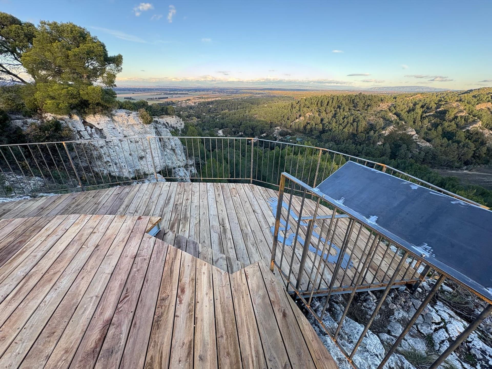 Belvédère de Notre-Dame du Château à Saint-Étienne-du-Grès_Saint-Étienne-du-Grès