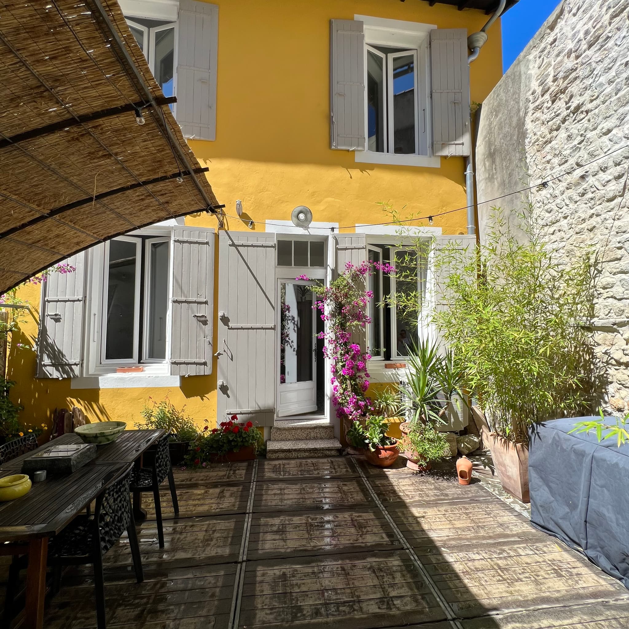 Le patio des Arènes