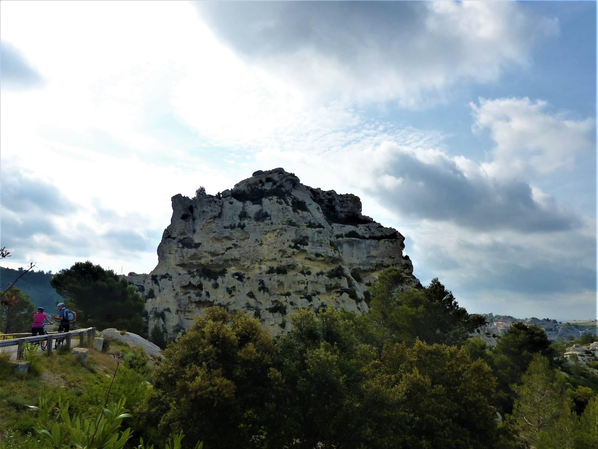 SAINT-RÉMY-DE-PROVENCE - À vélo, les Alpilles par le Val d'Enfer