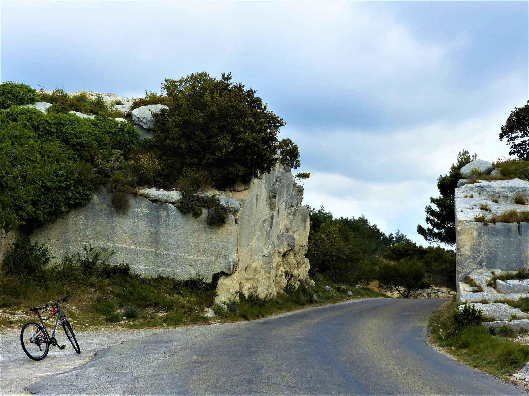 SAINT-RÉMY-DE-PROVENCE - À vélo, les Alpilles par le Val d'Enfer