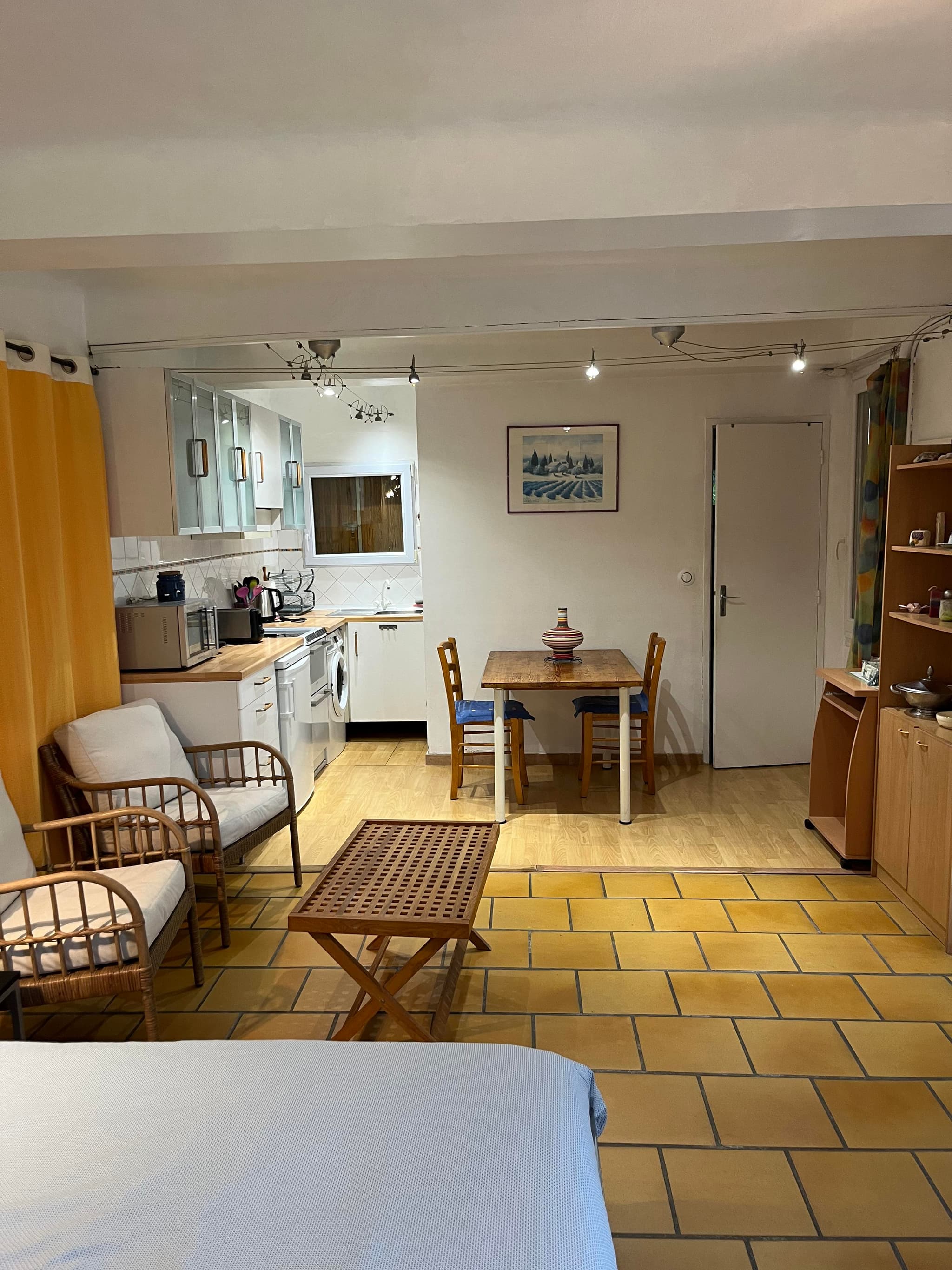 Vue sur côté cuisine