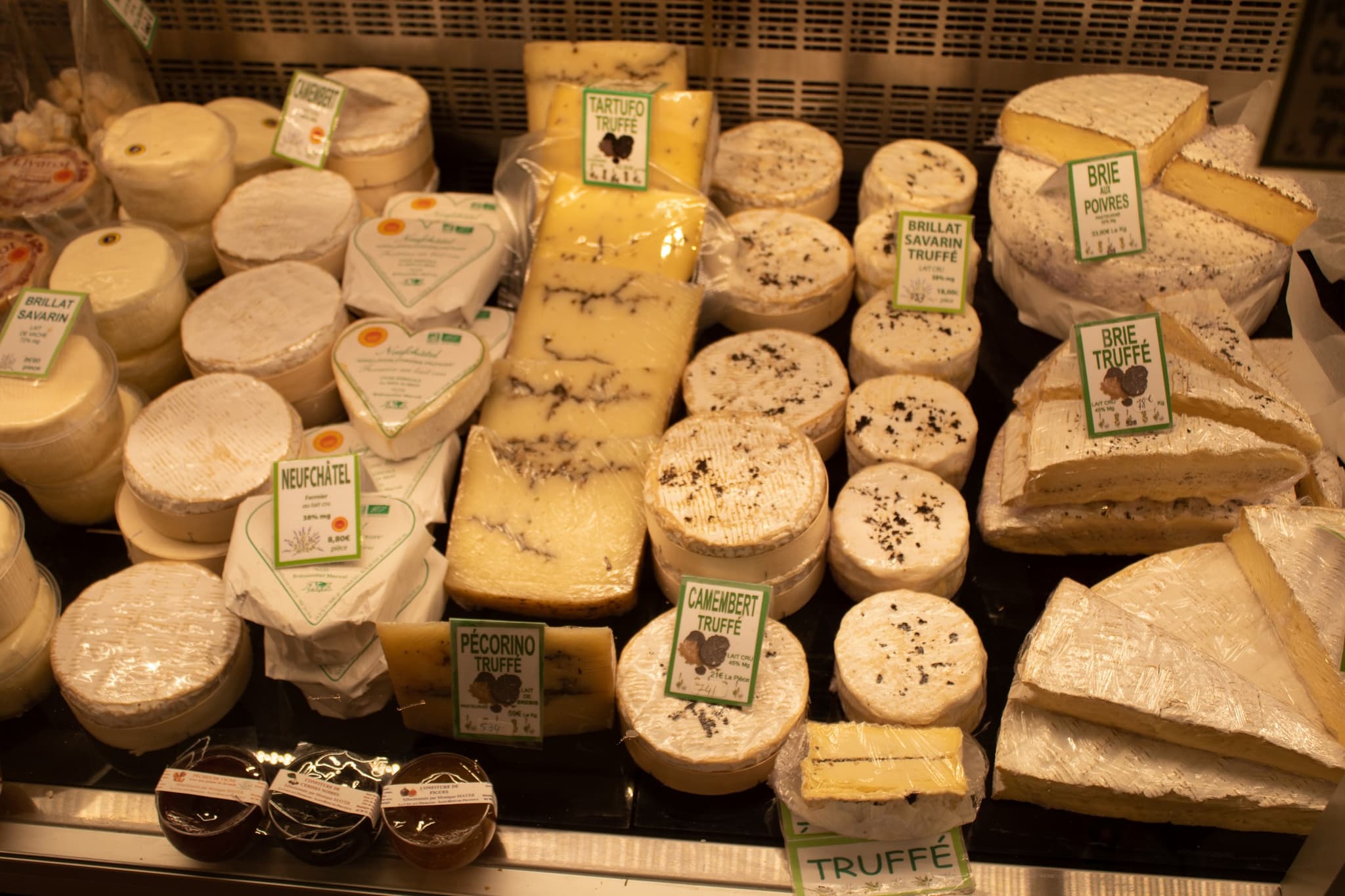 La_Cave_aux_fromages_Les_Bries_et_camemberts©Colette_Oppermann