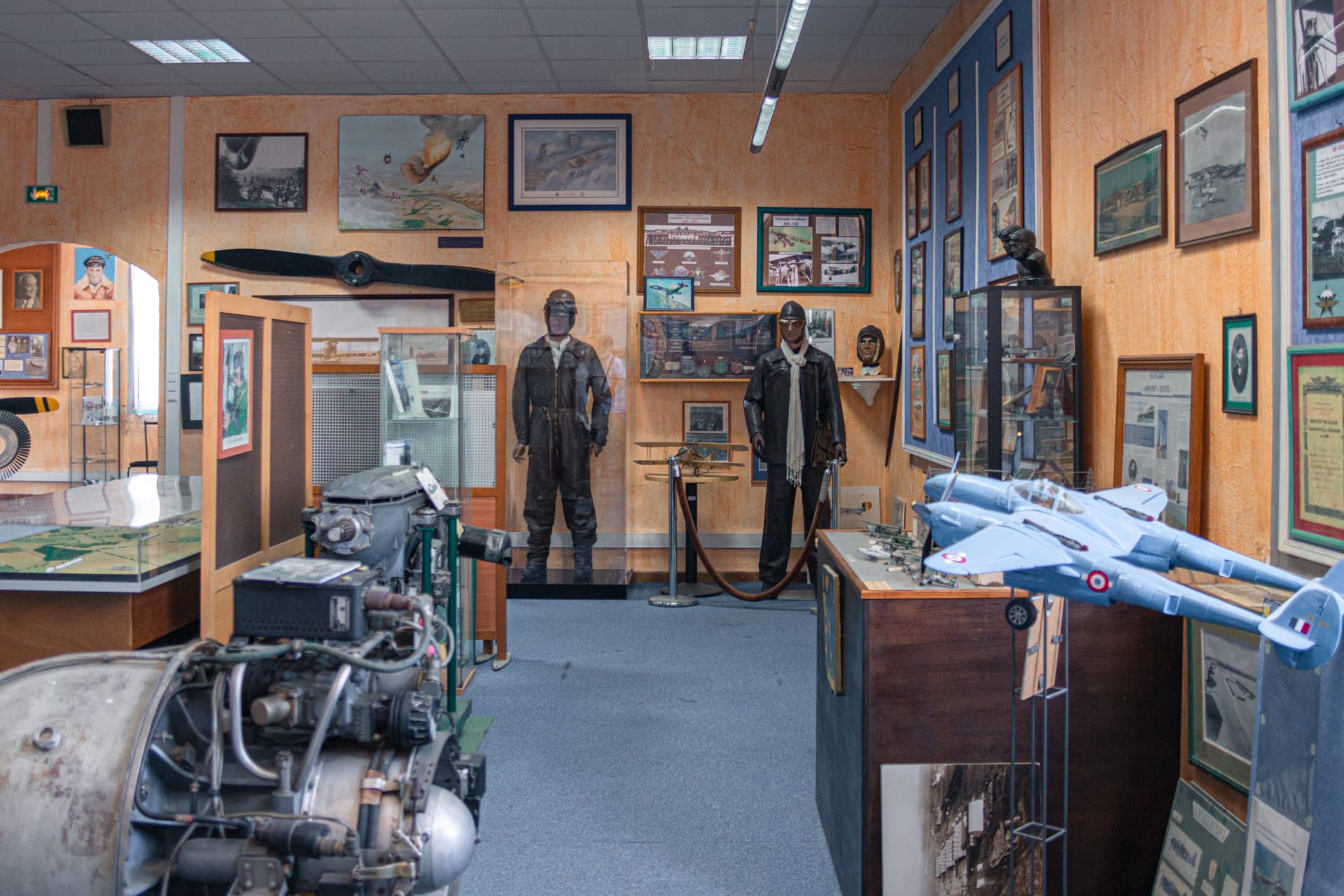 Visite commentée du musée des traditions de la base aérienne 125_Istres