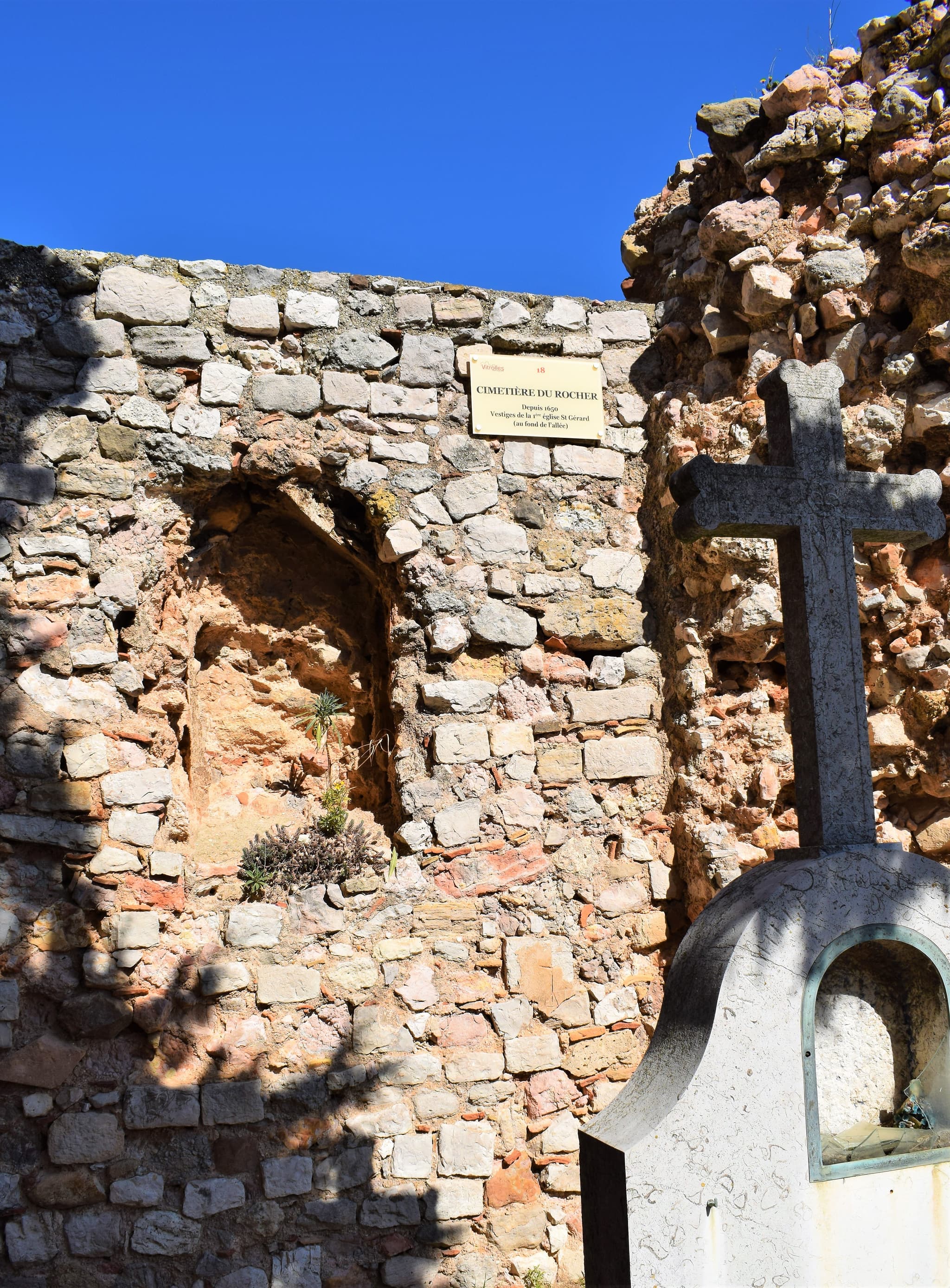 Vestige de la 1ere église Saint Gérard