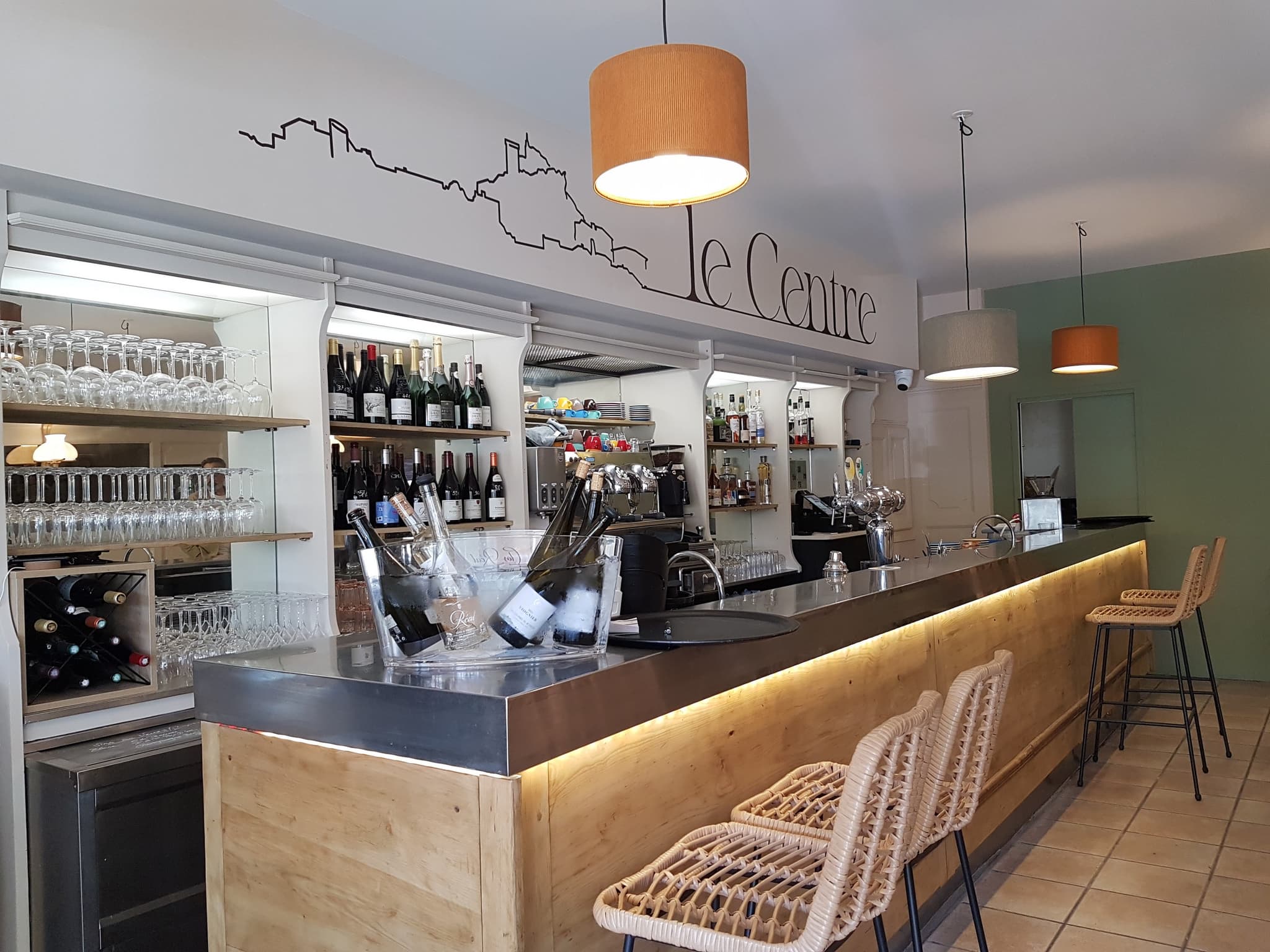Café du Centre_Eygalières_comptoir