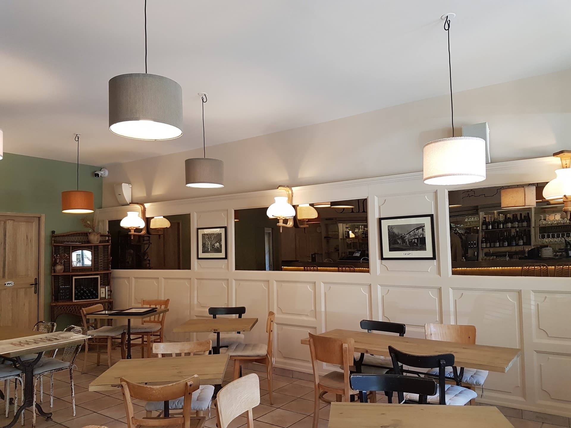 Café du Centre_Eygalières_salle