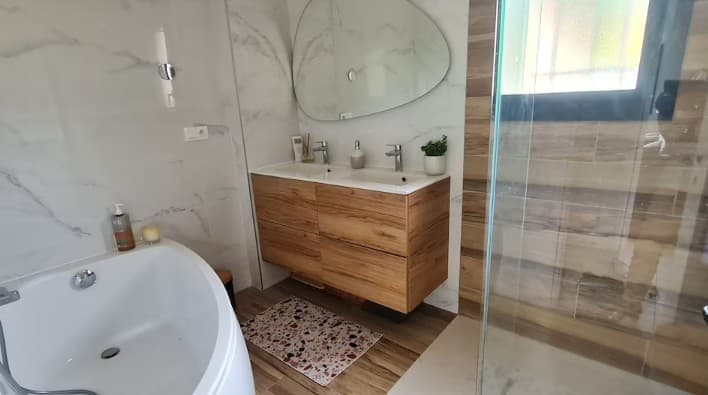 VILLA AVEC PISCINE ET CLIMATISATION PROCHE AIX EN PROVENCE_Fuveau