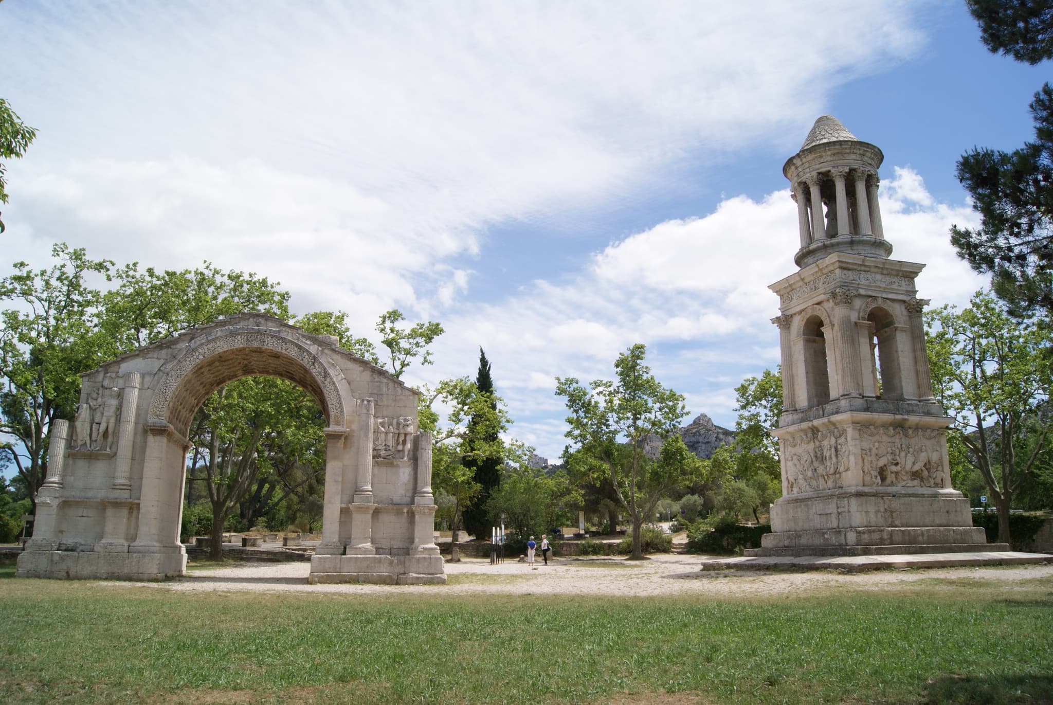 Les_Antiques_Mausolée_arc_de_triomphe_4