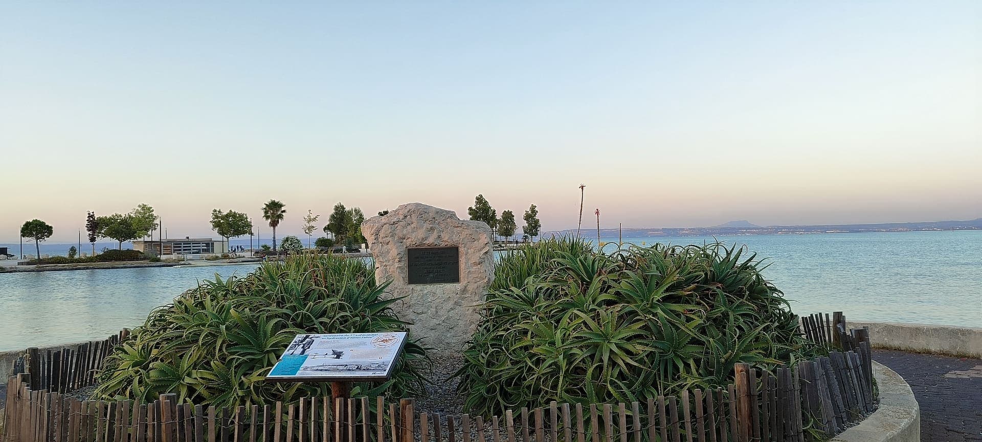 Stèle Henri Fabre_Martigues