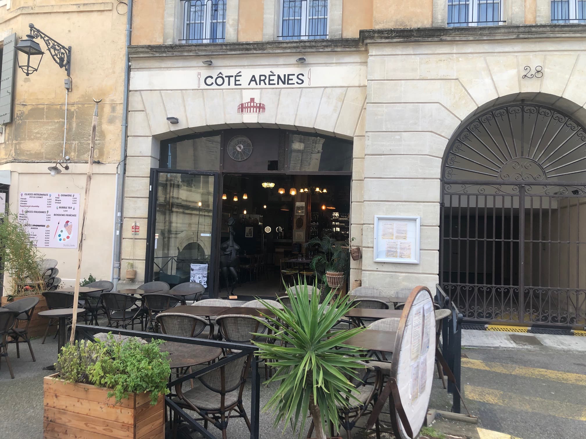 Côté Arènes