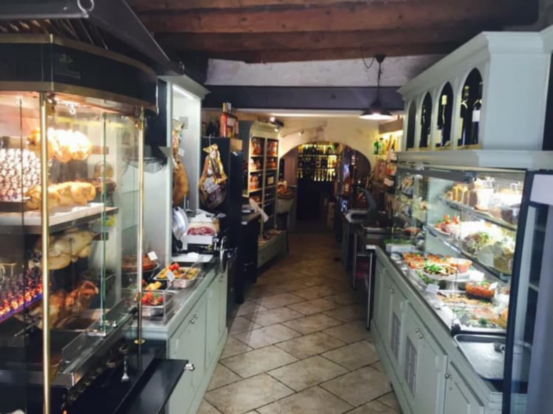 La_Pintade_Chaponnee_interieur
