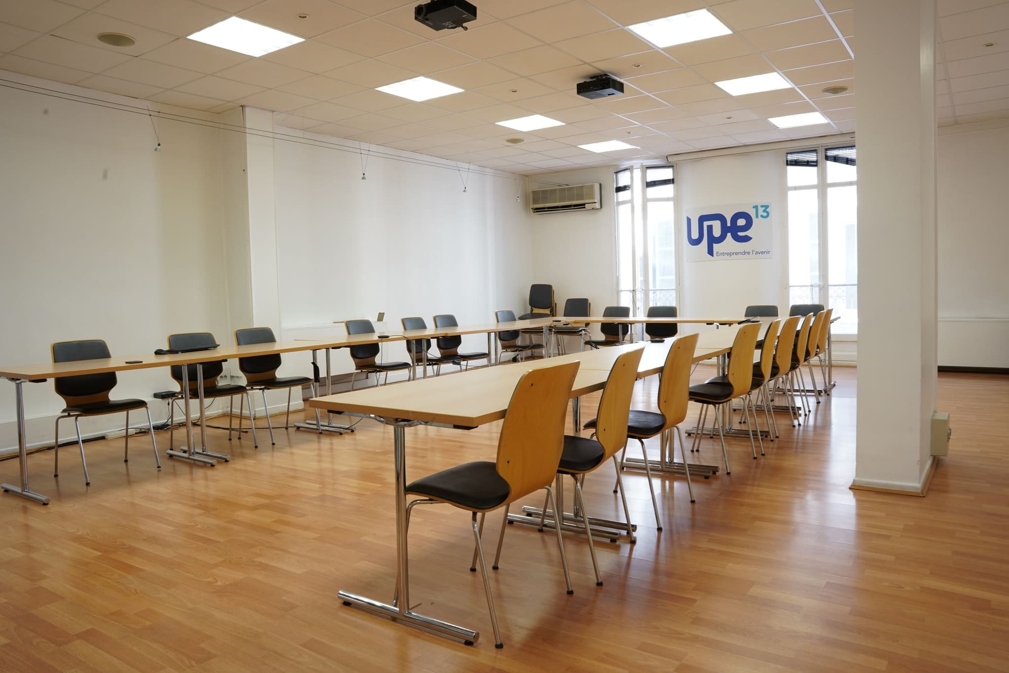 Salle de réunion UPE 13