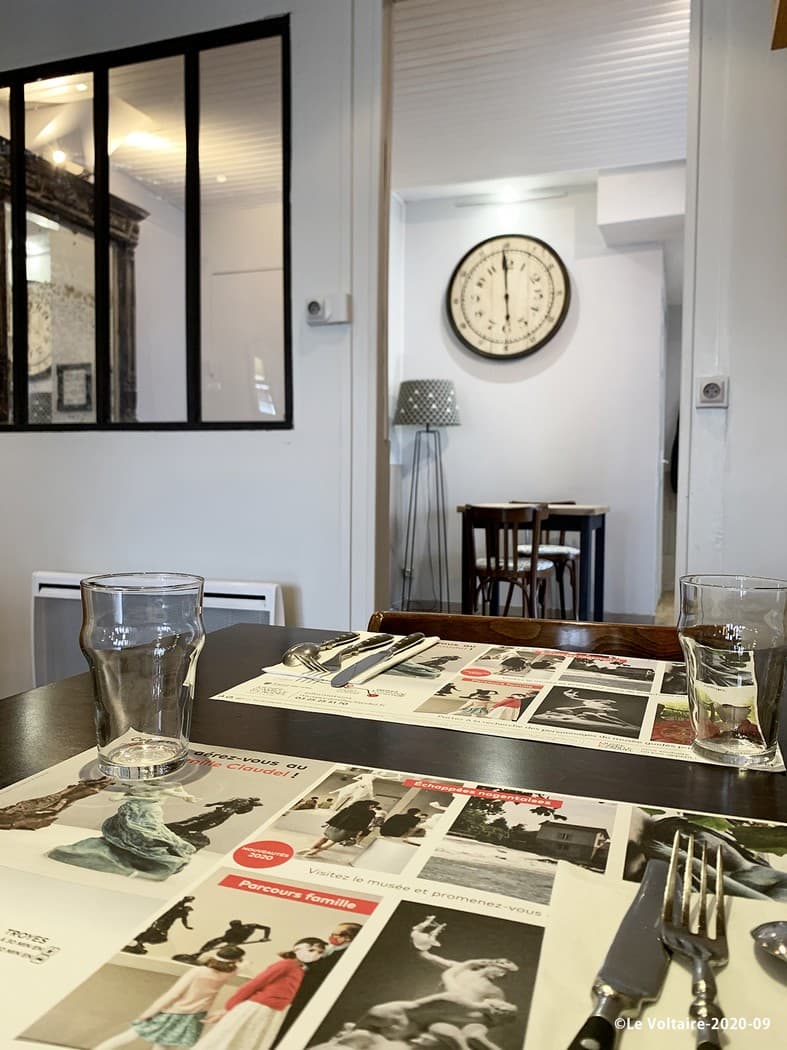 03-TABLE.jpg