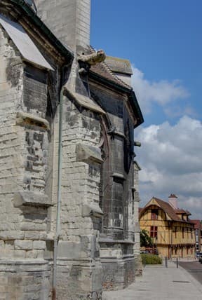 St Nizier et Maison du Dauphin (c)Fotolia.com.jpg