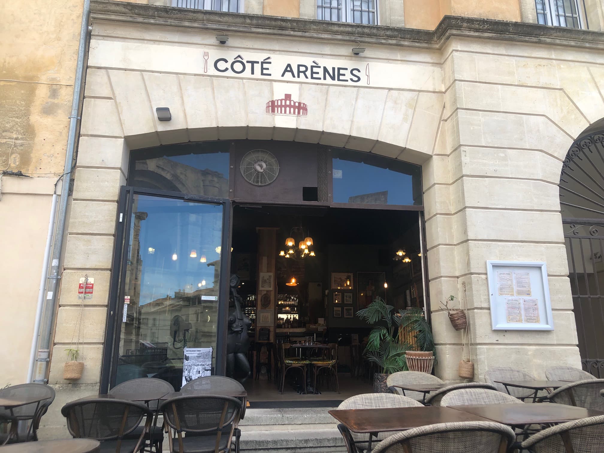 Côté Arènes