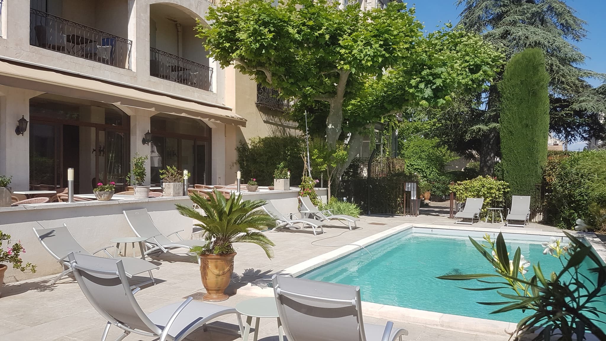 Hotel_le_castelet_des_alpilles_piscine