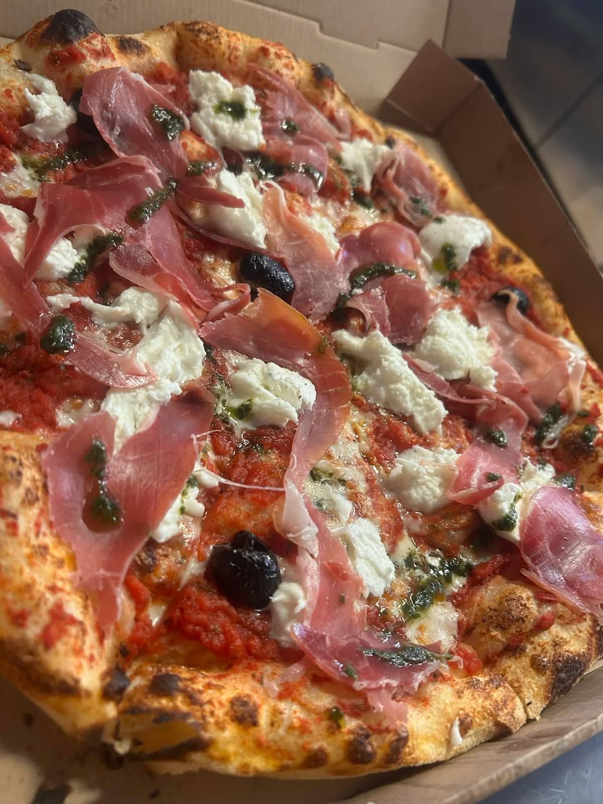 Cabannes à pizza_Cabannes