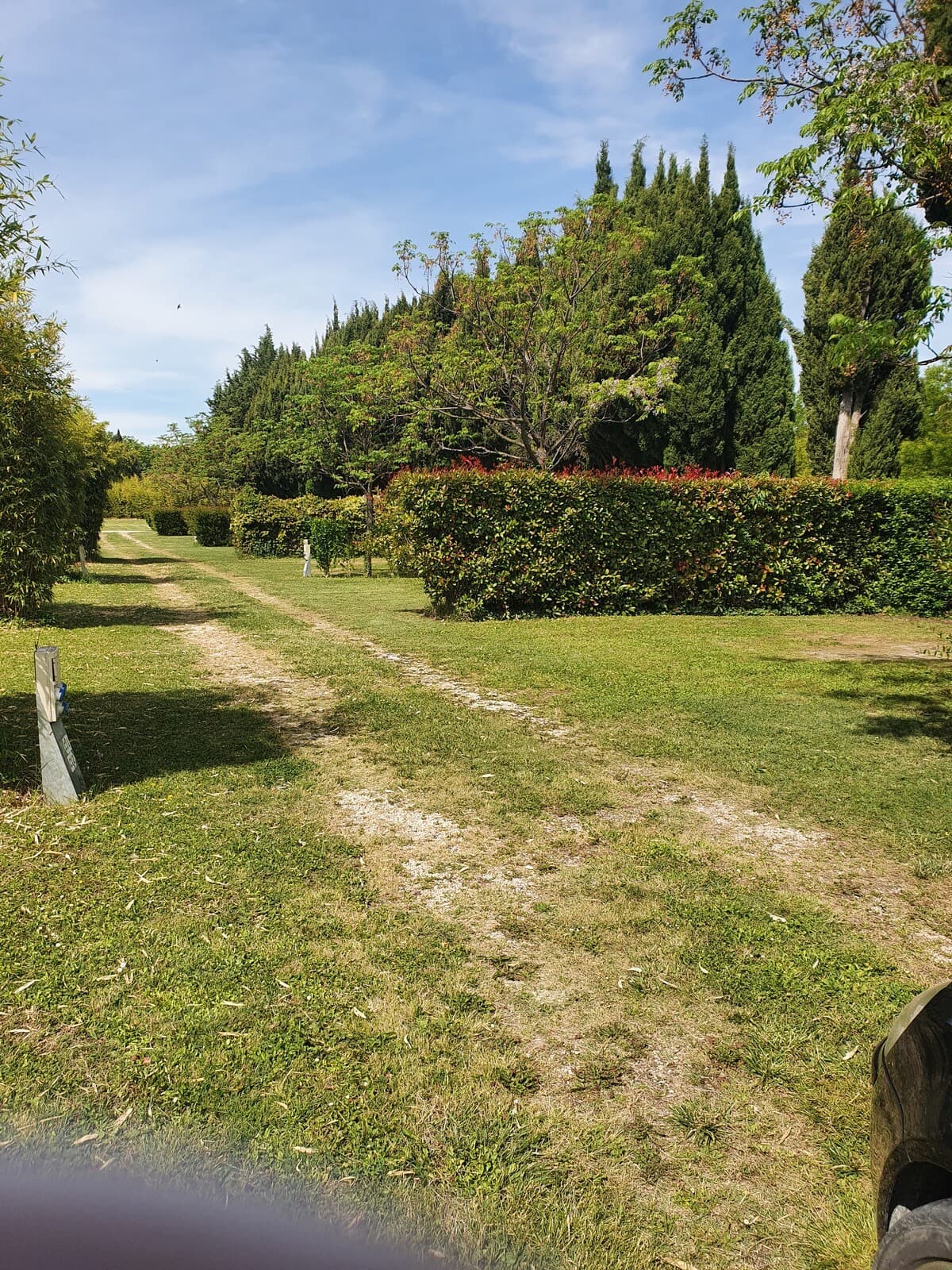 Camping Parc de la Bastide allée emplacement