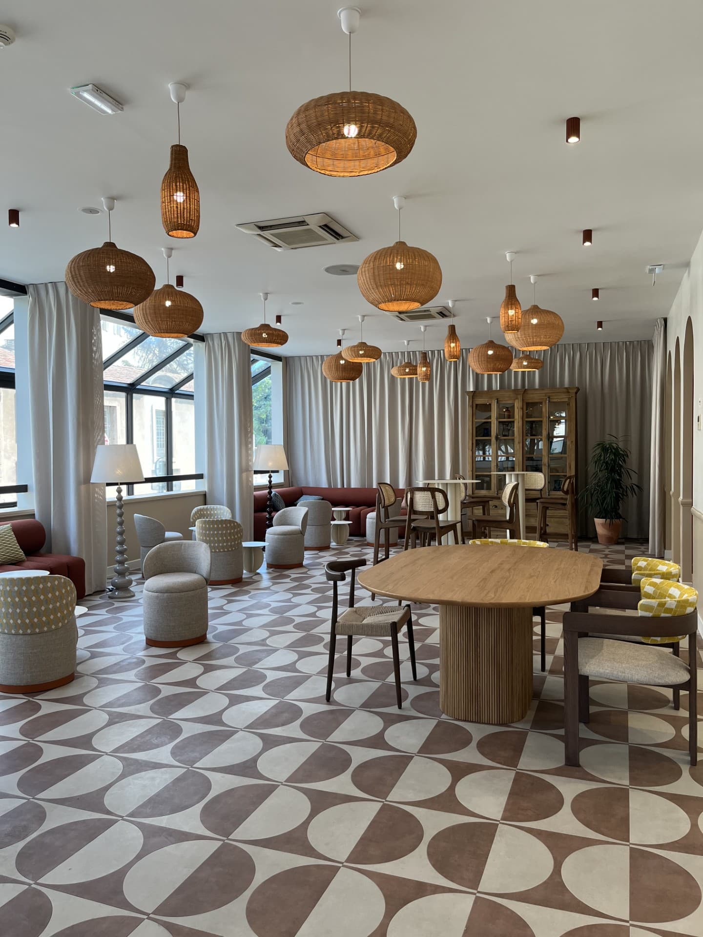 Espace bar / Coworking parfait pour se détendre ou travailler dans un espace cozy et accueillant