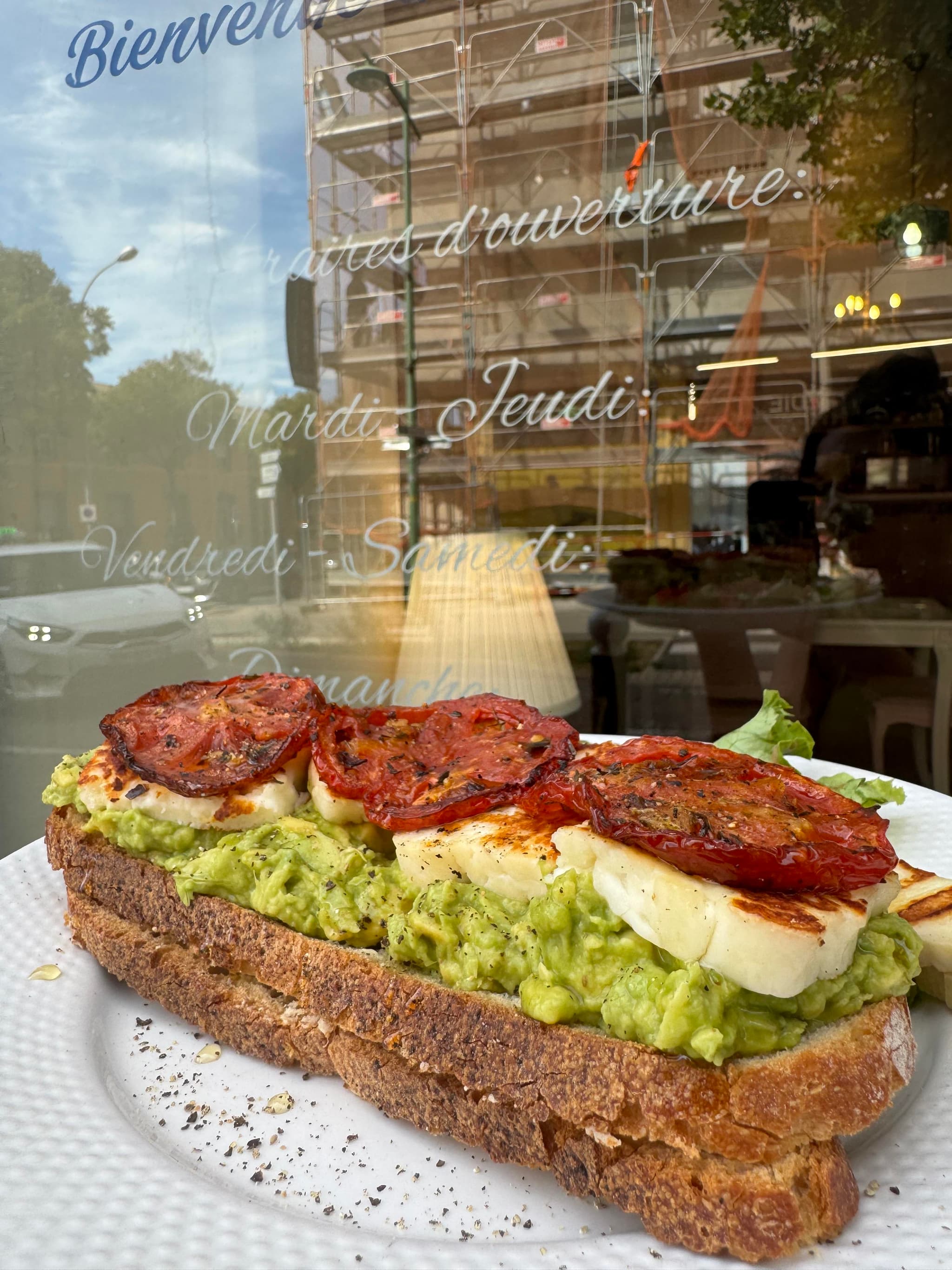 Avo & Halloumi