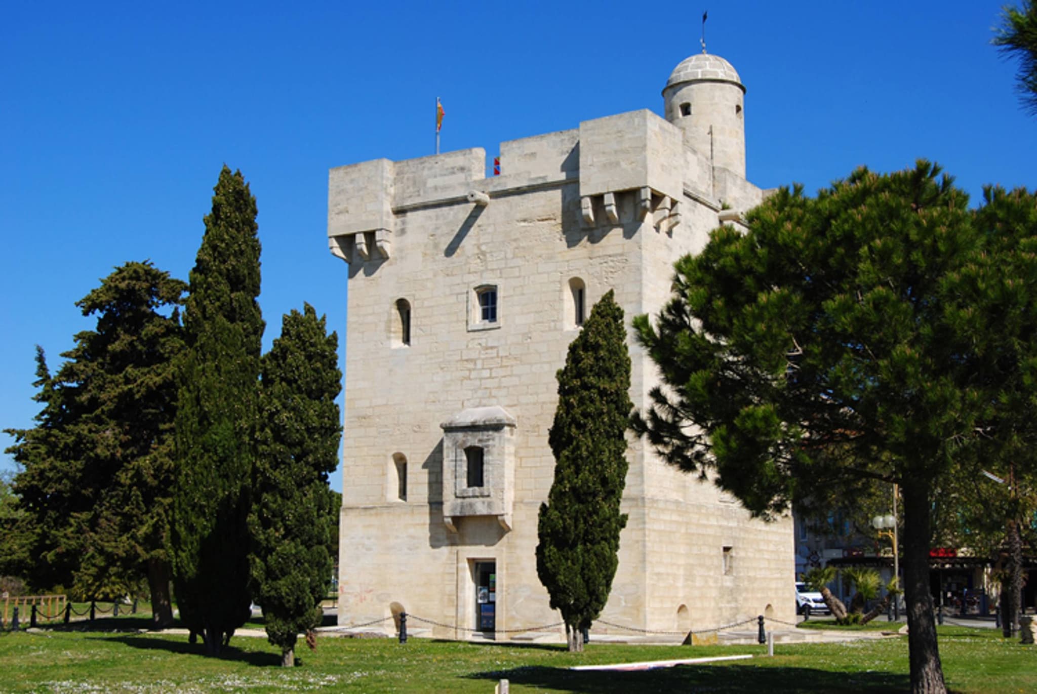 SALIN-DE-GIRAUD - PORT-SAINT-LOUIS - Sur les rives du Rhône à vélo