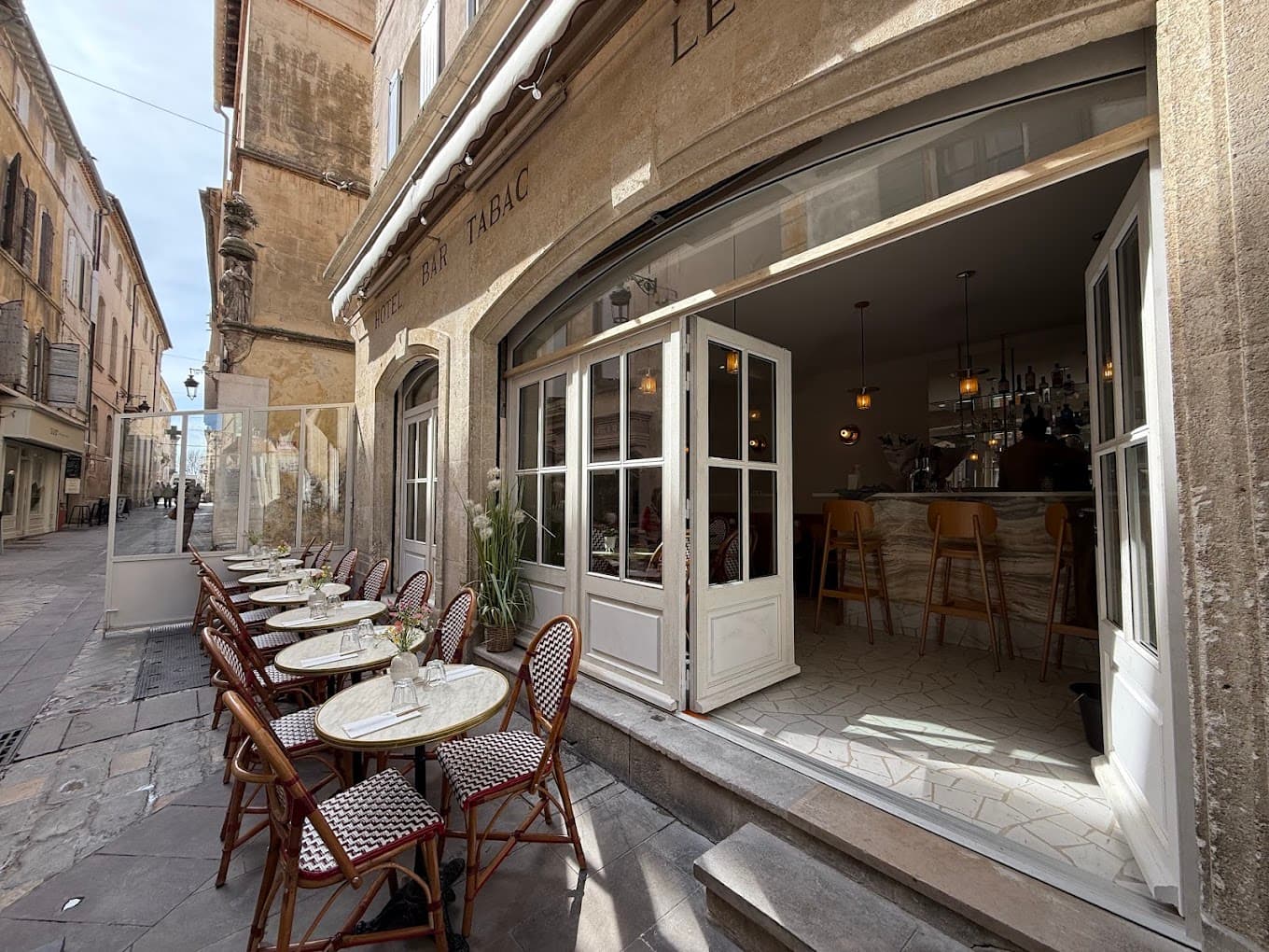 Dim-Mui_Arles