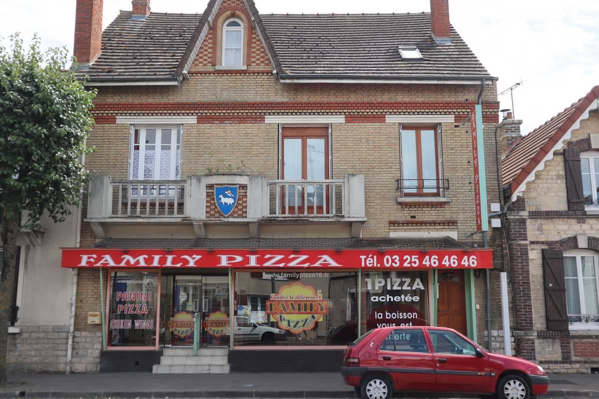 Family pizza.JPG