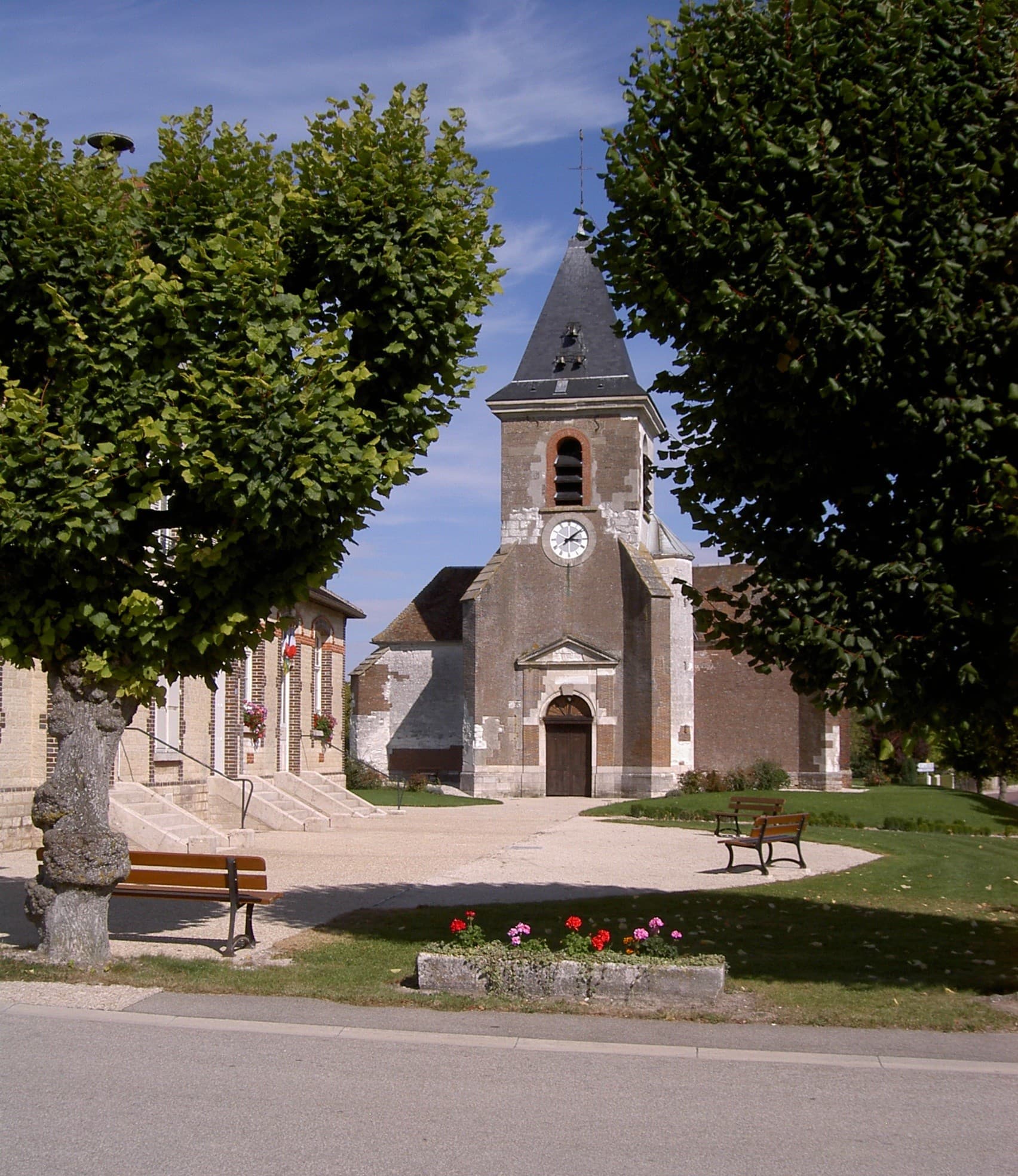 Eglise-Laines aux Bois.JPG