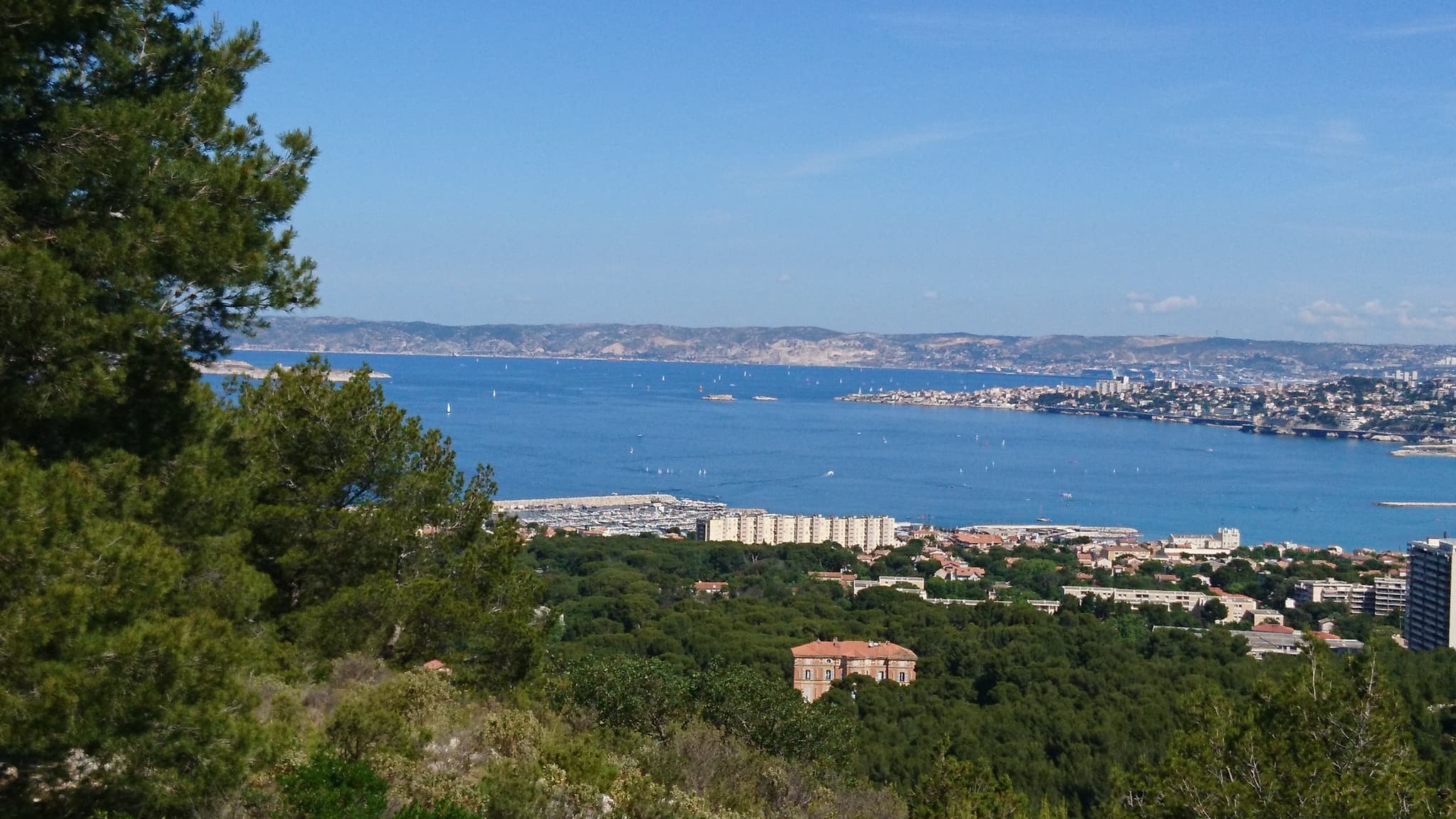 Rade de Marseille et pinède Pastré