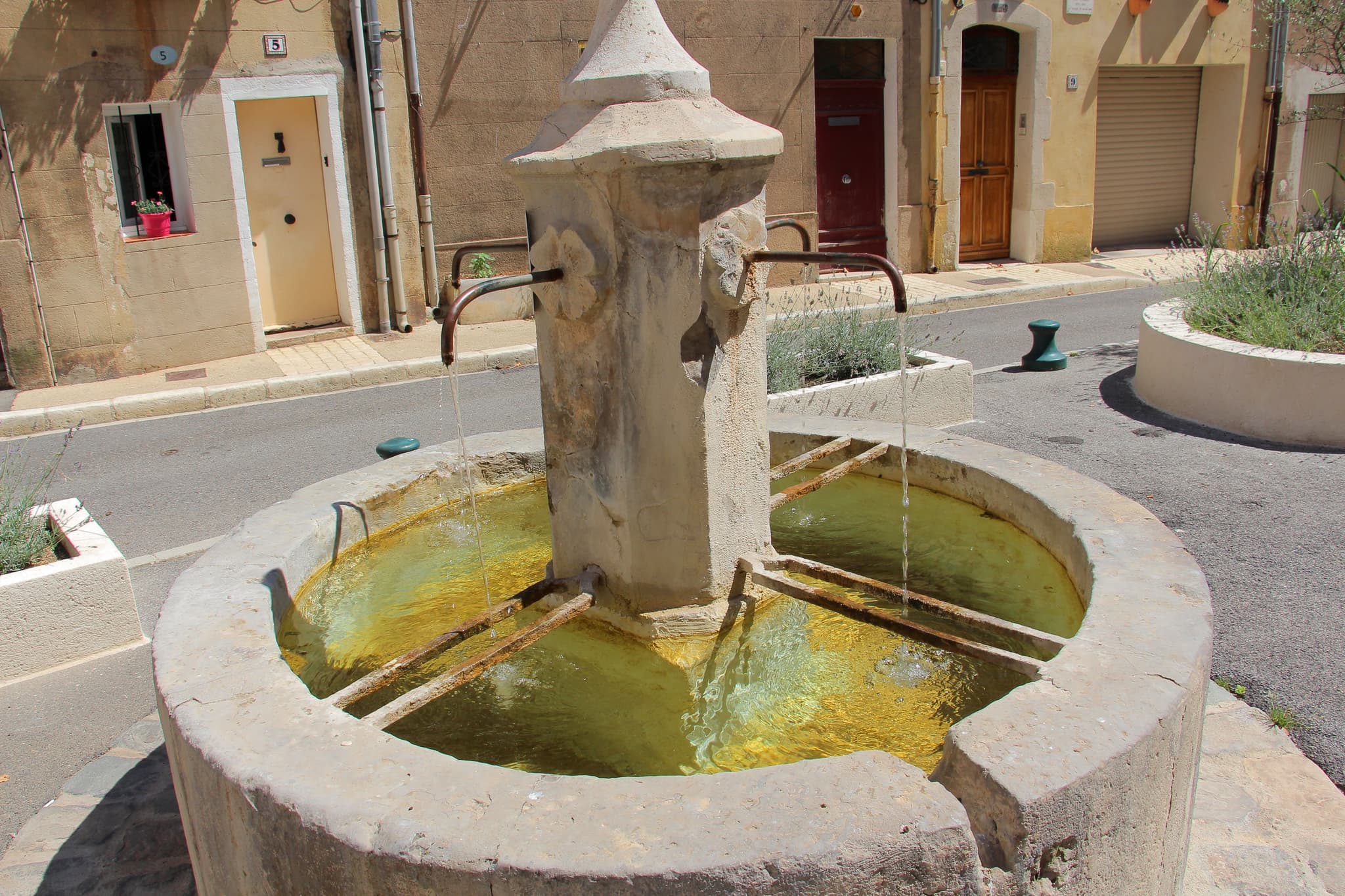 Les 16 fontaines de Saint-Zacharie_Saint-Zacharie