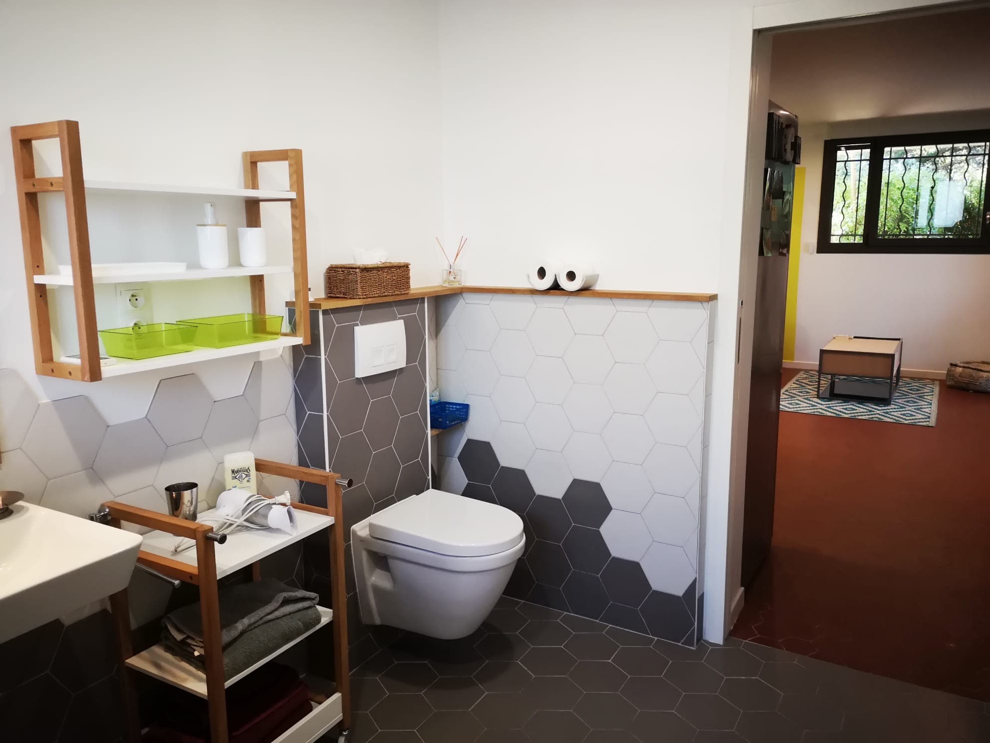 WC dans la salle de bain