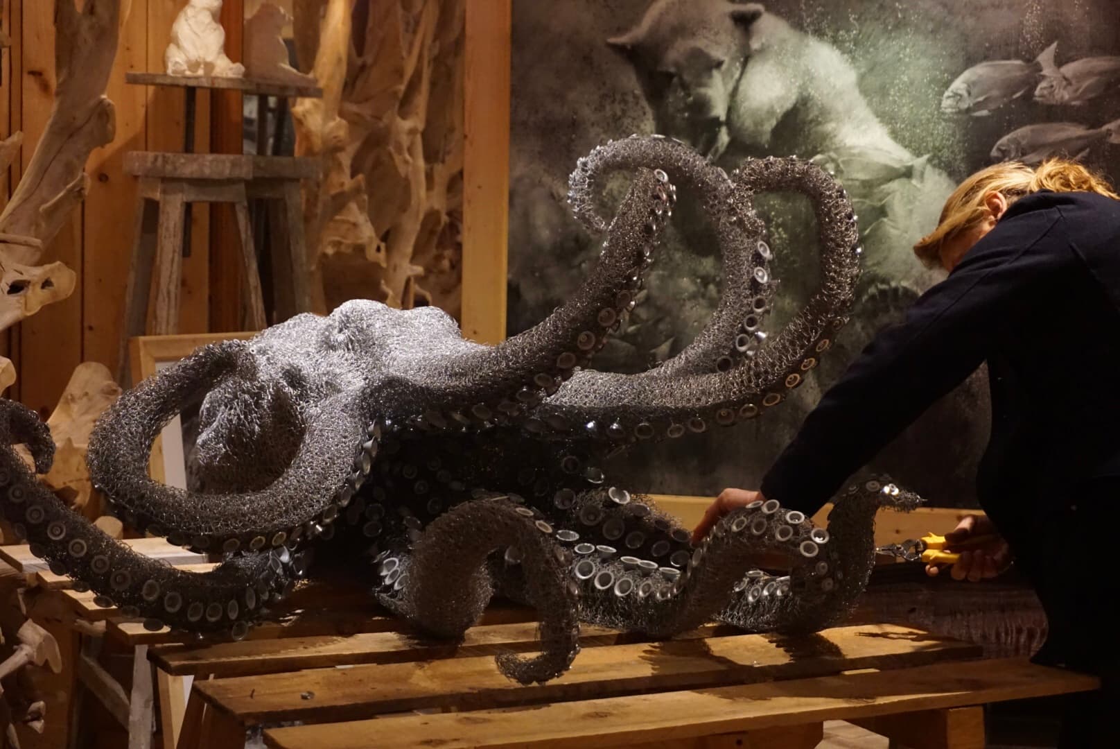 Octopus, wire sculpture