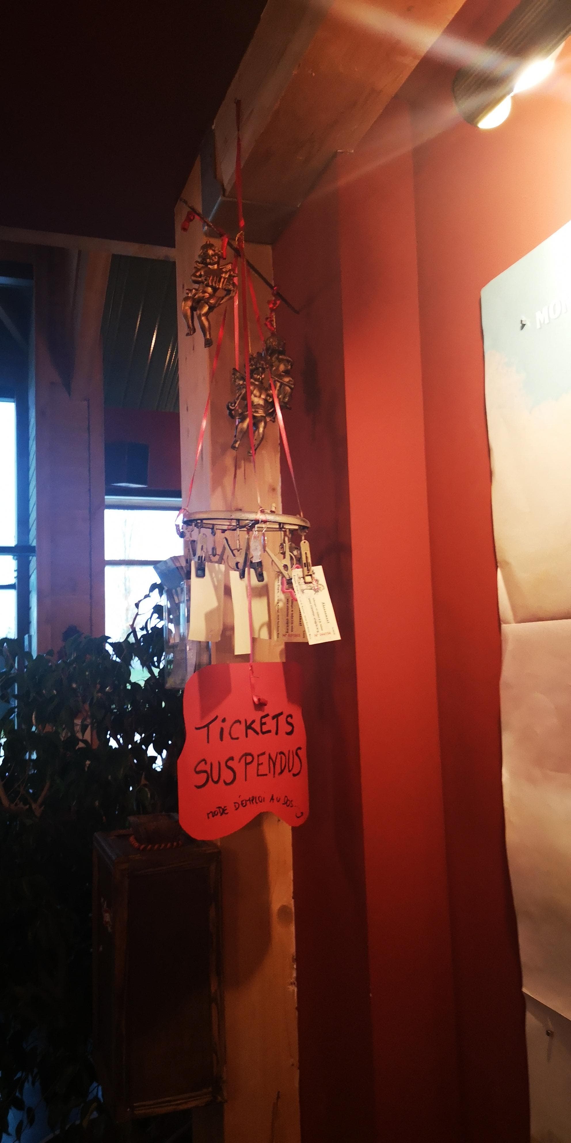 Utopia tickets suspendu