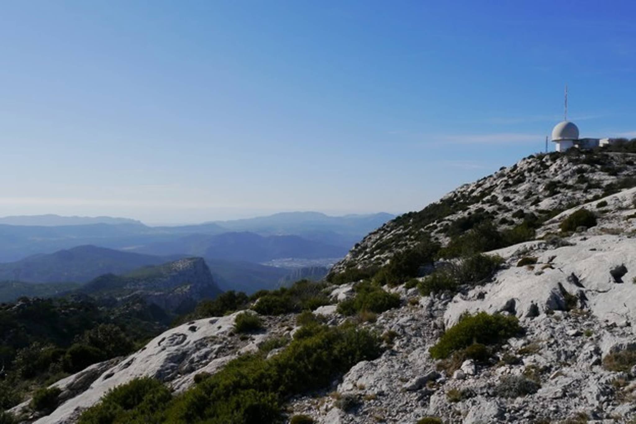 CUGES-LES-PINS - Crête de la Sainte-Baume et Grand Vallon