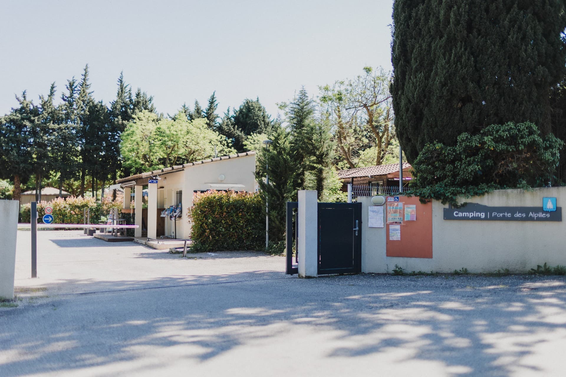 Camping Porte des Alpilles_Saint-Étienne-du-Grès