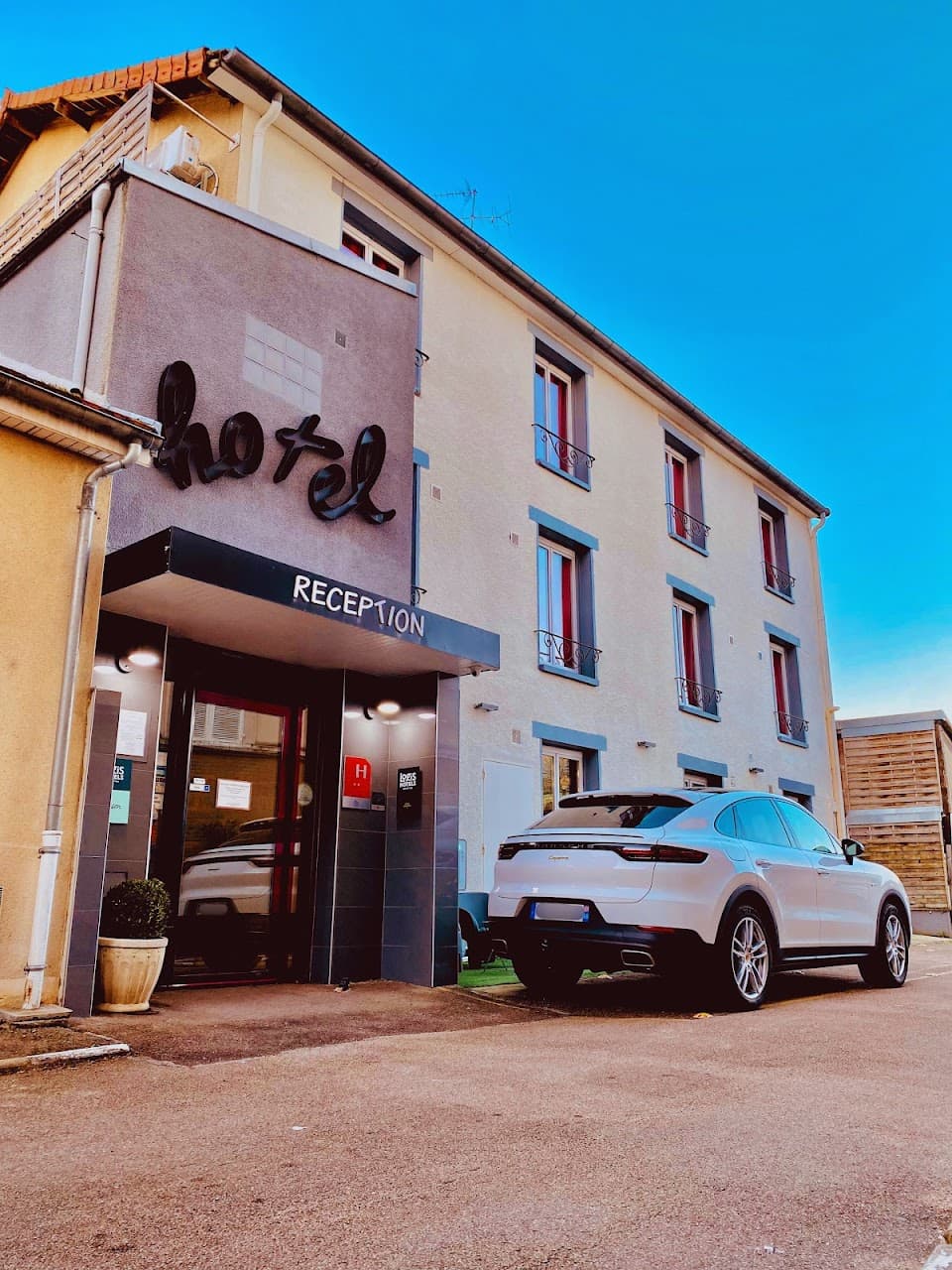 HOTEL