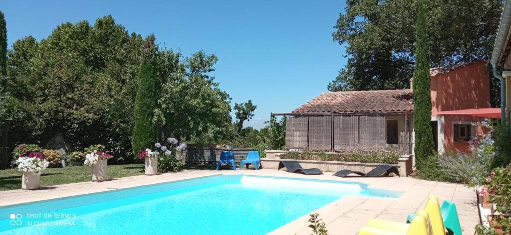 Sous les chênes en Provence