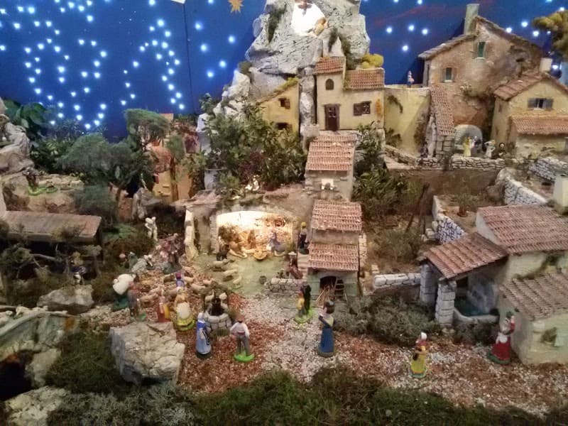 Crèche de Noel paroisse Montredon