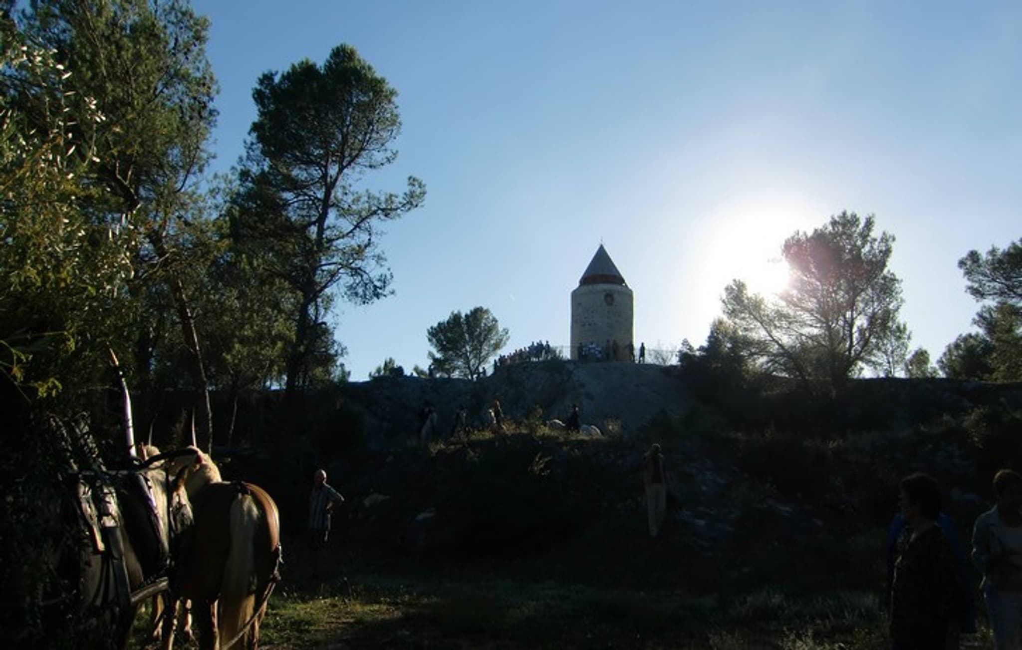 FONTVIEILLE - Le sentier des Moulins de Daudet