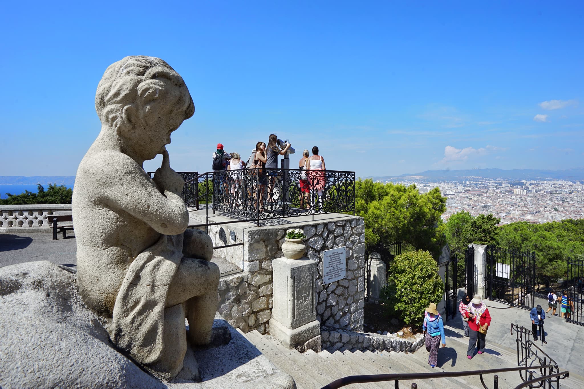NDDG, statue