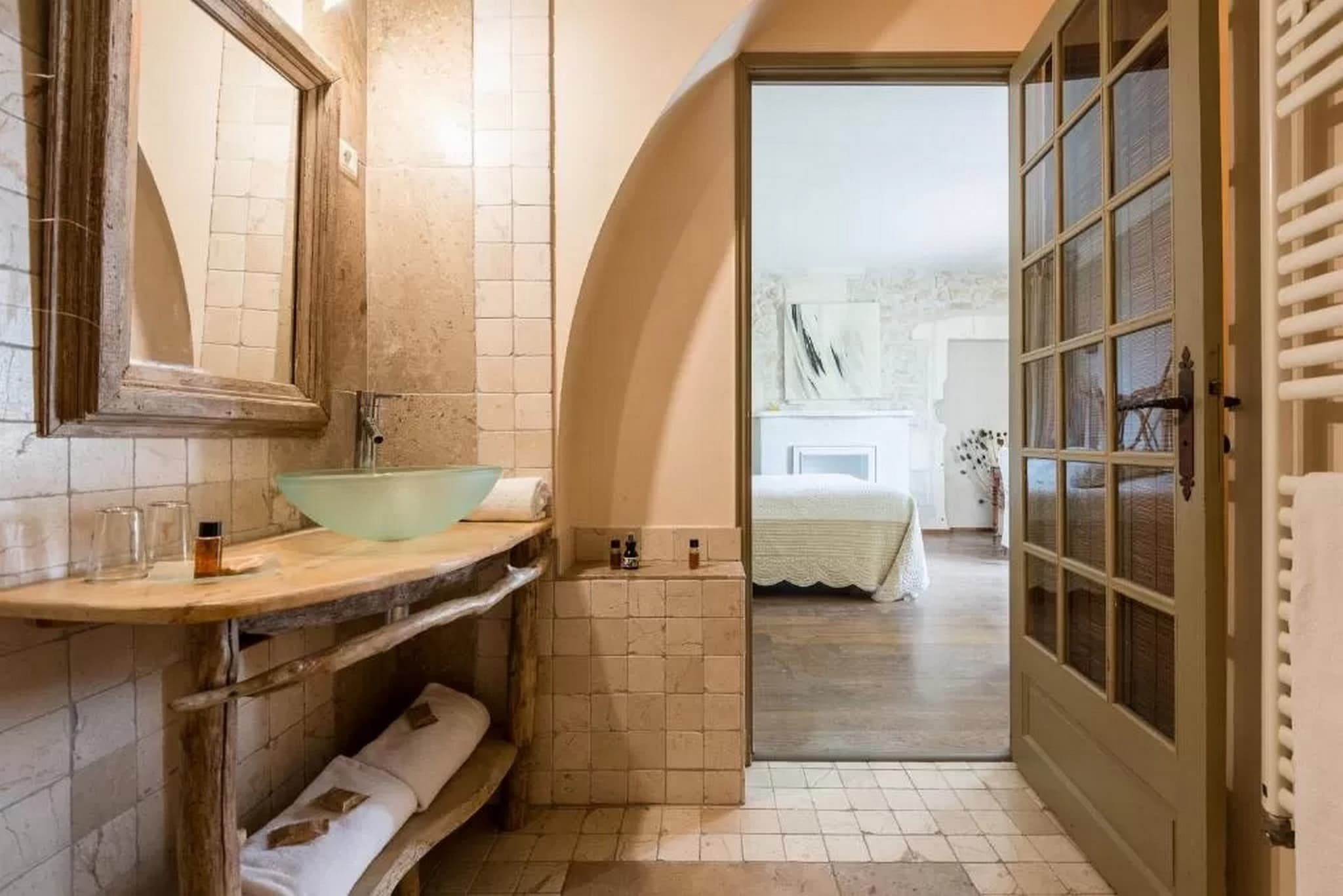 Hotel_le_mas_vidau_chambre_dune_salle_de_bain