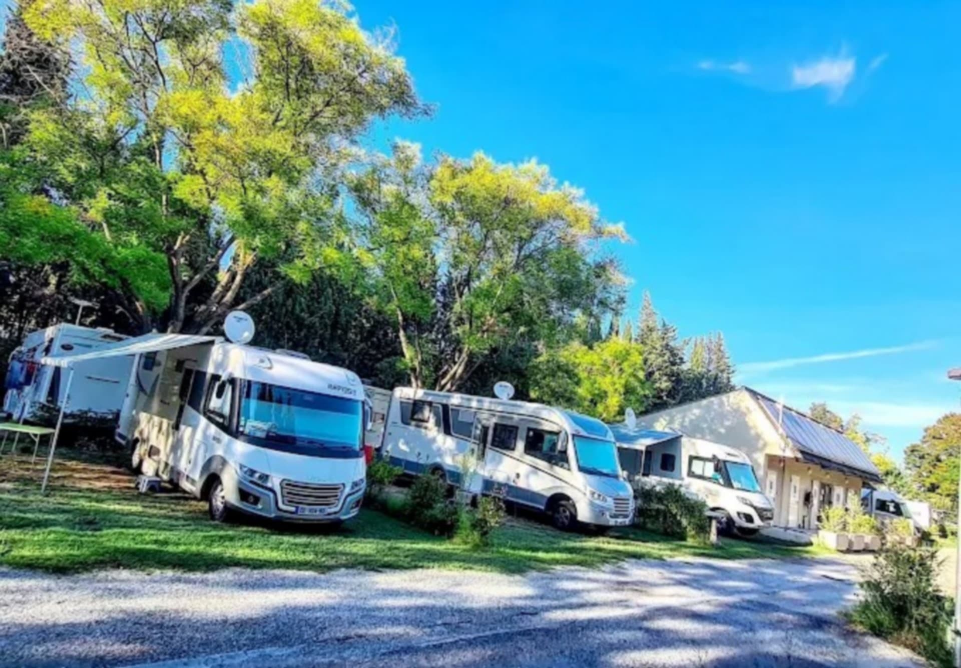 Camping Porte des Alpilles_Saint-Étienne-du-Grès