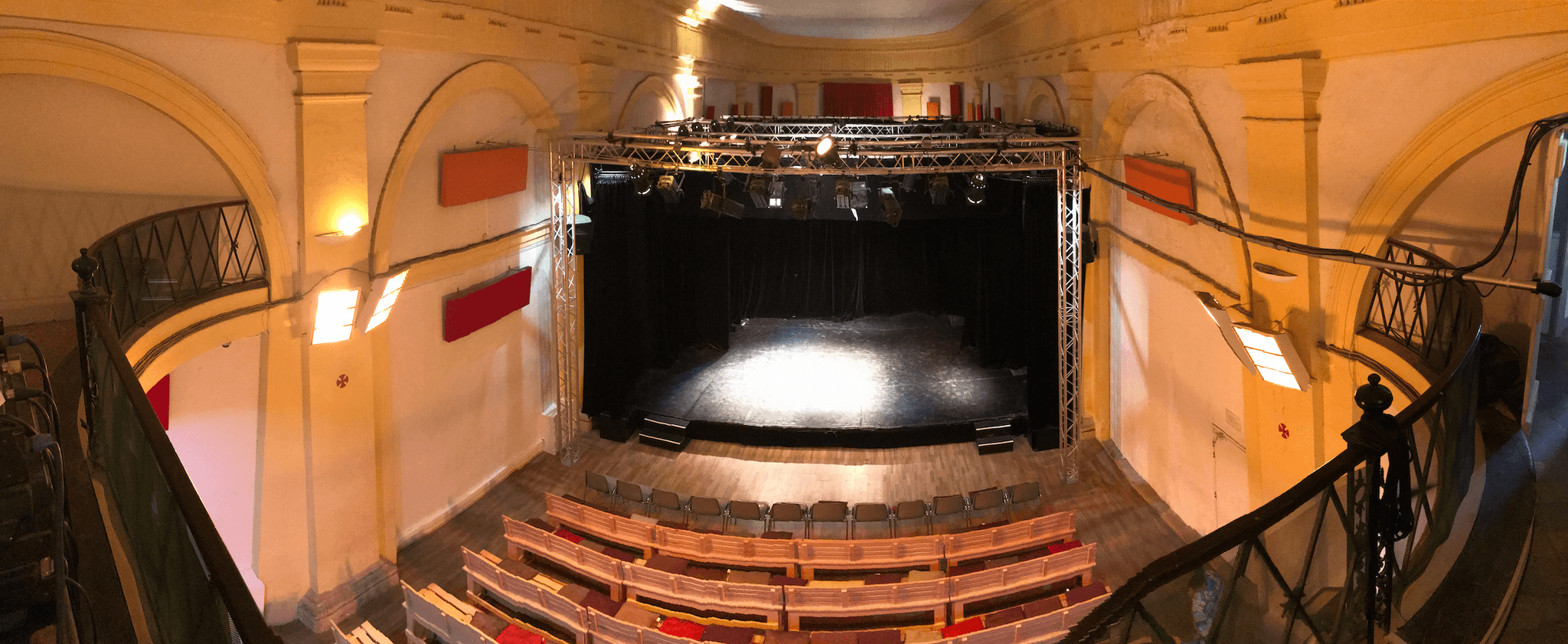 Le Théâtre