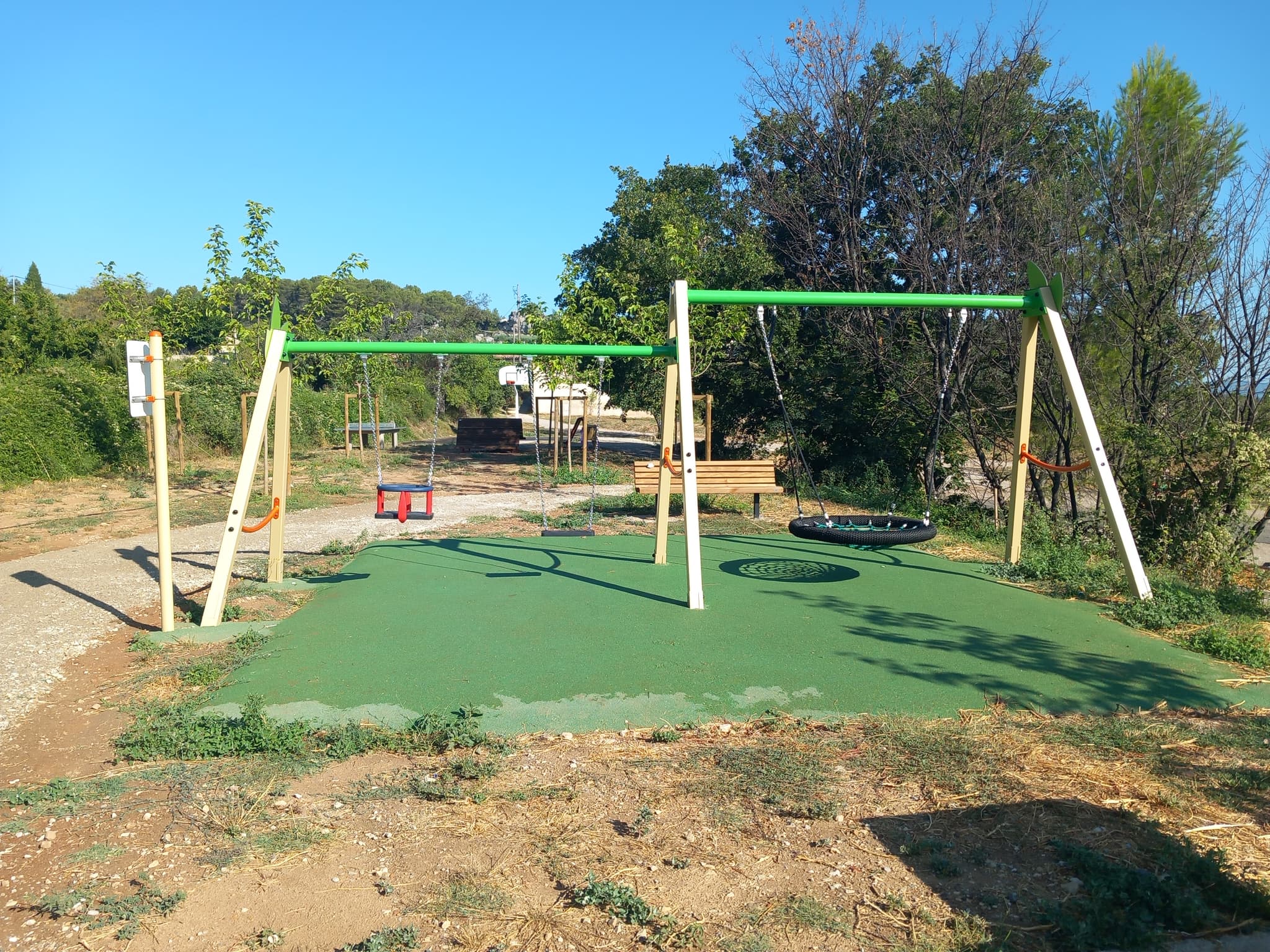 Aire de jeu d'enfant_Rognes