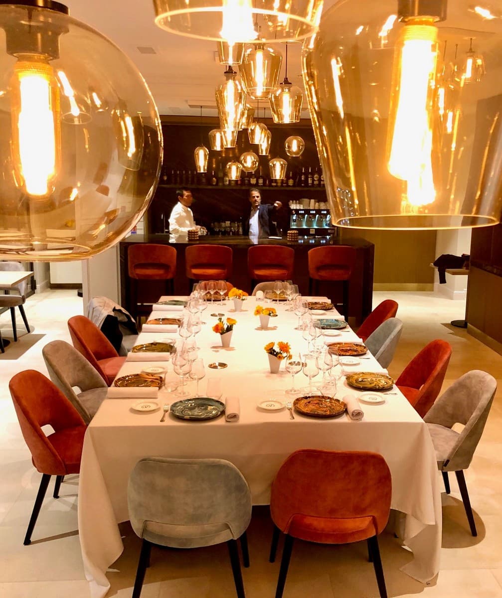 Restaurant "Baux Arts" Domaine de Valmouriane grande table